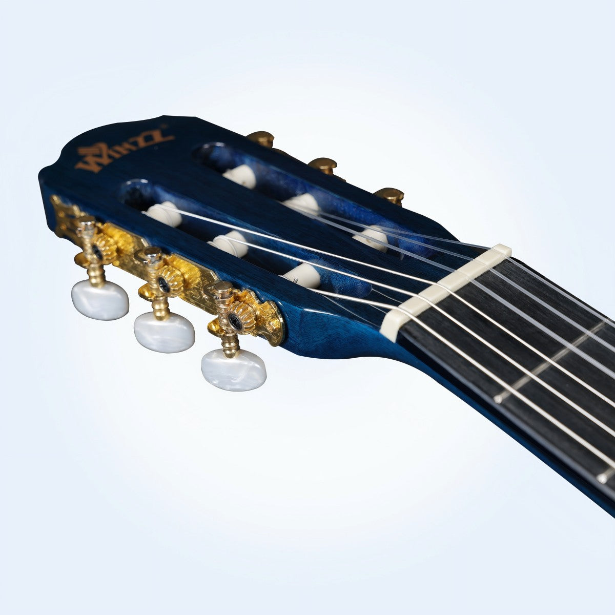 High-quality nylon strings on the WINZZ classical guitar for a smooth playing experience.